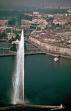 Ženevská fontána v přístavu Jet d'eau